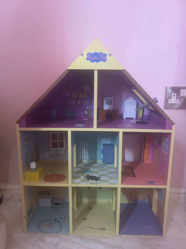 Peppa Pig Wooden Dolls House – Good Condition