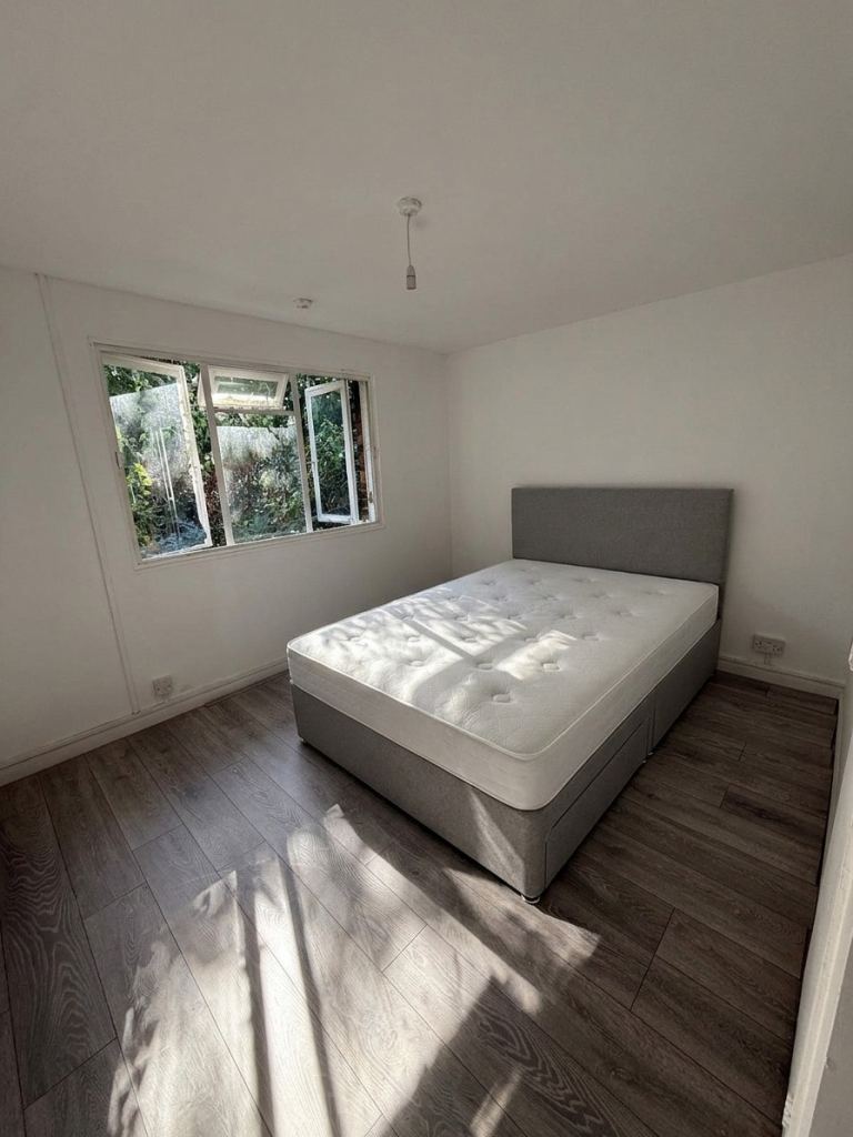Furnished room in Finchley (N3)