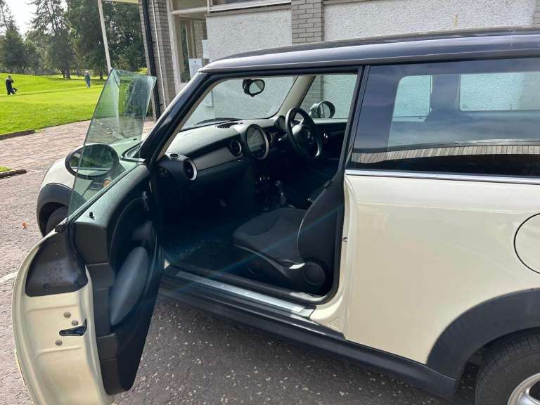 2010 MINI Cooper 1.6 Petrol – 3 Door Hatchback – White, Great Condition