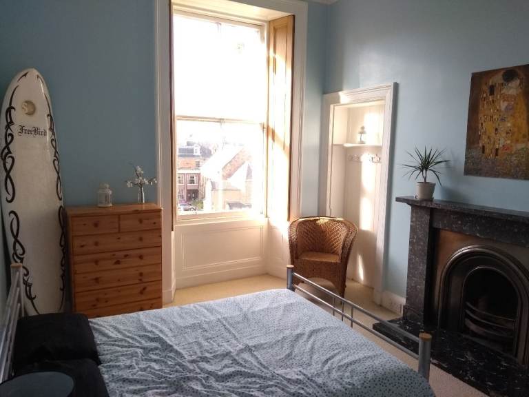 Beautiful double bedroom available 