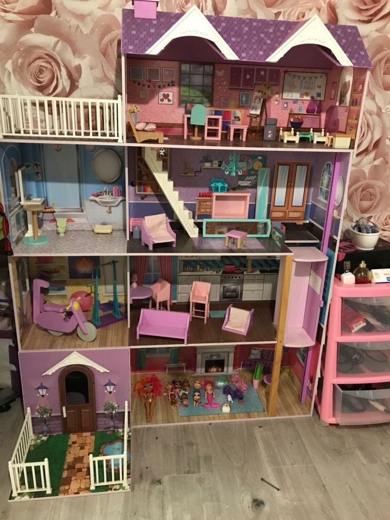 Dolls house large 