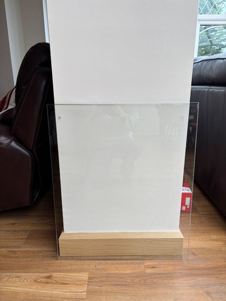 Howdens clear glass splash back