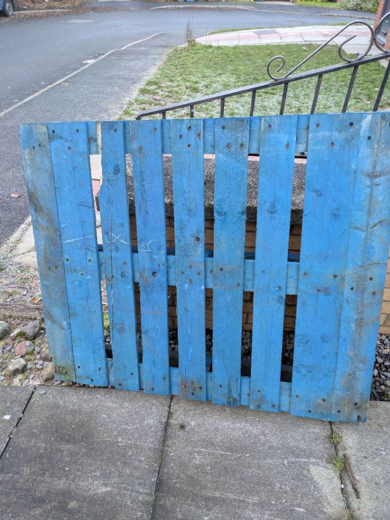 Free blue pallet 