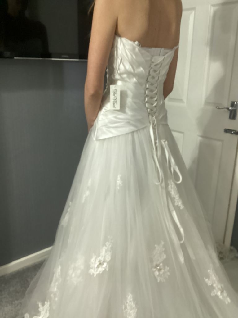 Da- Vinci wedding dress size 8/10 sample dress