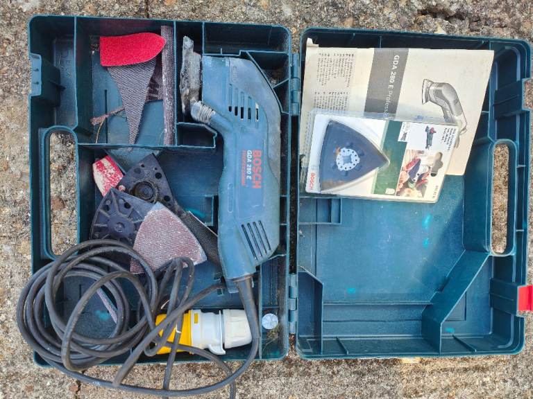 Bosch PSA 700 E Electric Sander with Case and Accessories