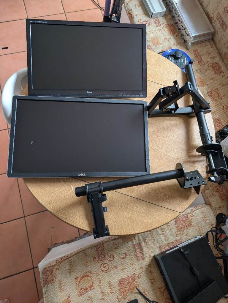 Dell + Iiyama Widescreen Monitors+ 2 Heavy duty Monitor Brackets 