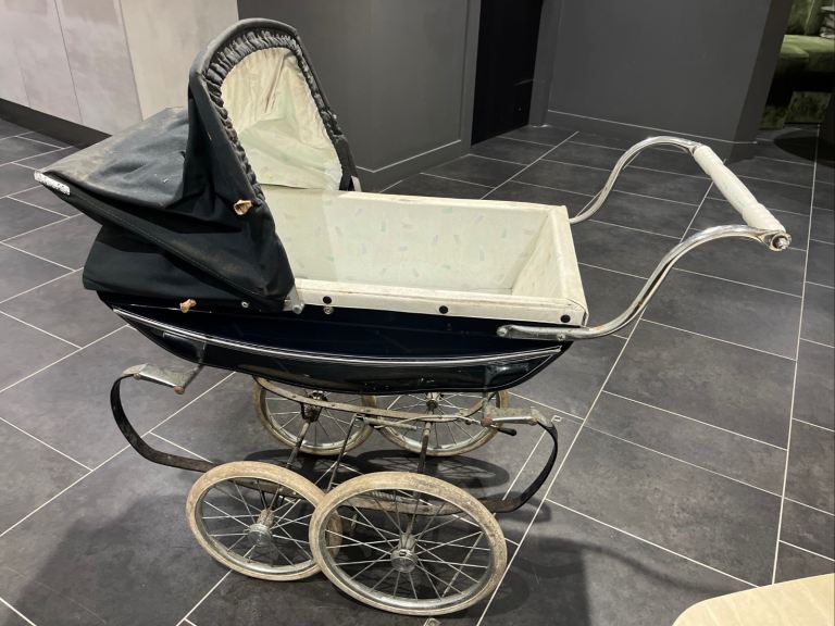 SILVER CROSS CLASSIC PRAM