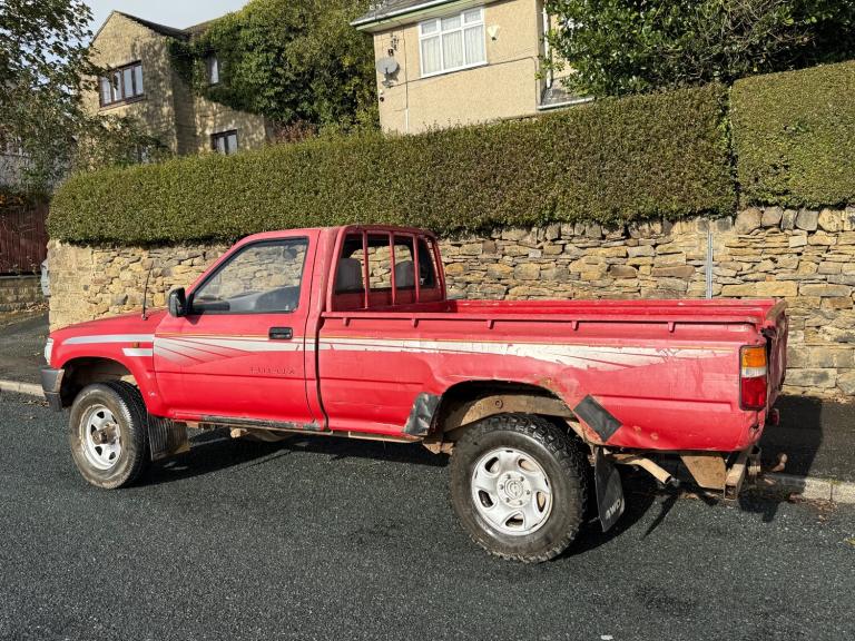 1995 Toyota Hilux SINGLE CAB 2.4D MANUAL RED NA Diesel Manual