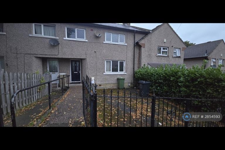 4 bedroom house in Walpole Road, Huddersfield, HD4 (4 bed) (#2854593)