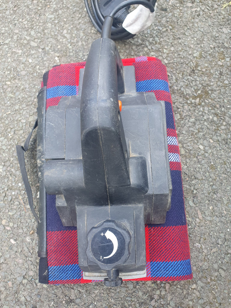 ELECTRIC WOOD PLANER