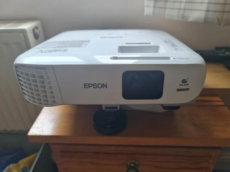 Epson EB 990U Projector