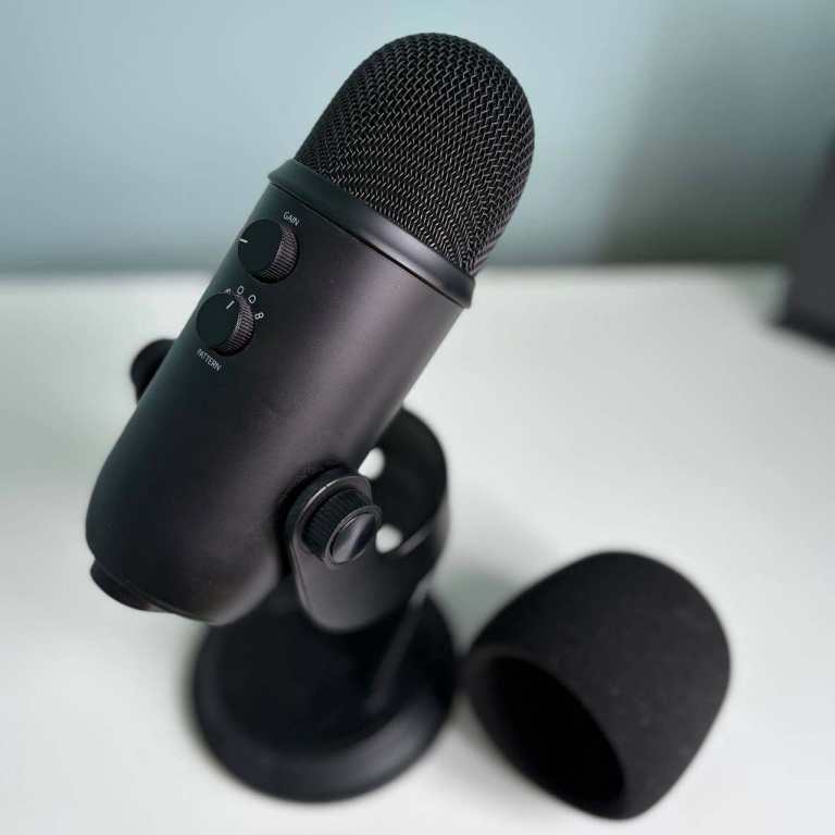 Blue Yeti Blackout USB Microphone Professional Podcast Streaming Gaming Mic