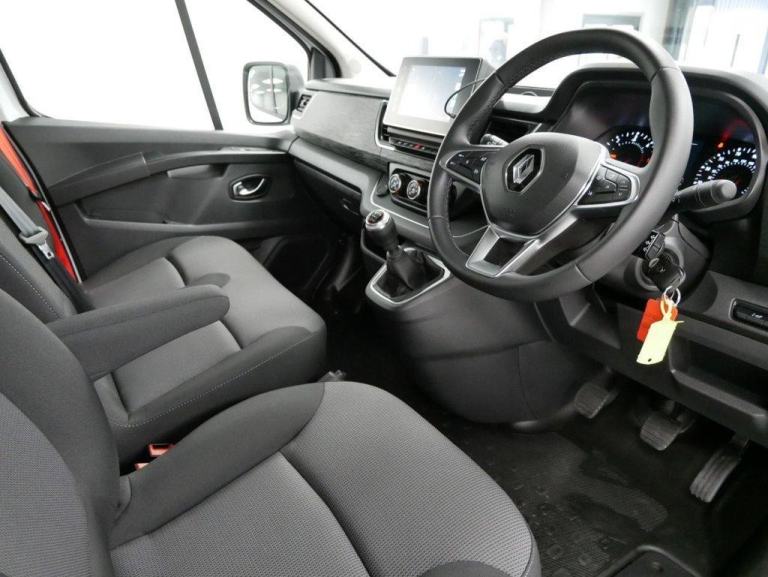 74 RENAULT TRUCKS TRAFIC 2.0 BLUEDCI 150 BHP LONG RED EDITION REFRIGERATED