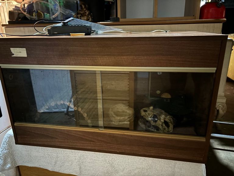 Large vivarium and accessories 