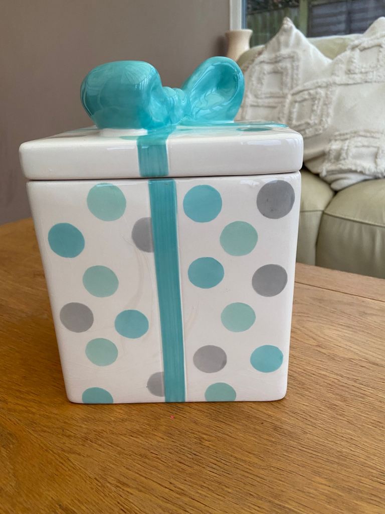 Large ceramic cookie jar 