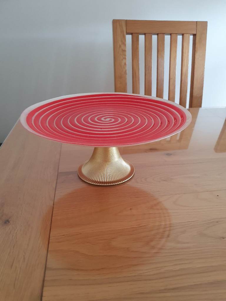 Red and gold cake stand 