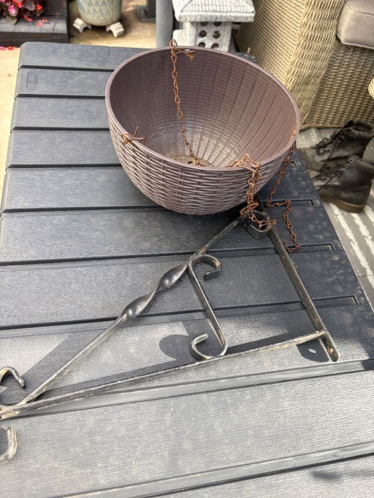 Free ng5  Brown Plastic Hanging Basket with Metal Bracket – Good Condition
