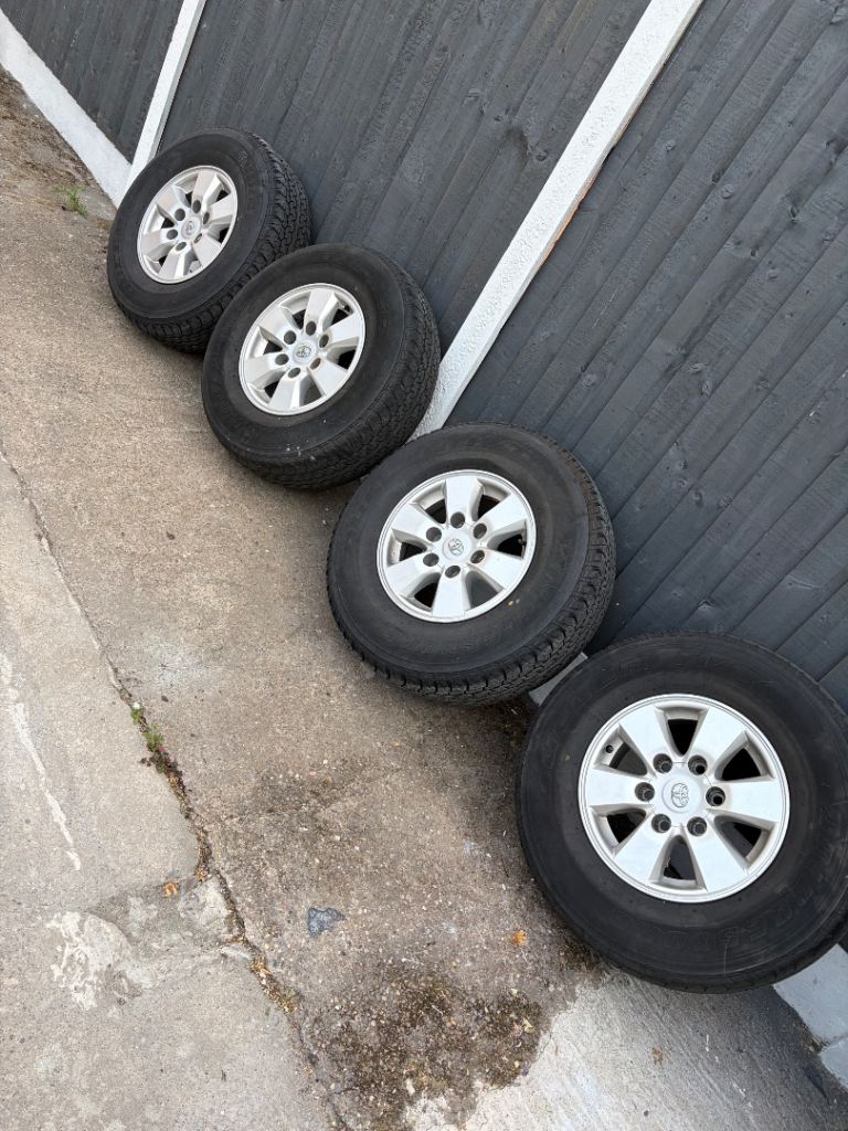 Toyota Hilux wheel/tyres