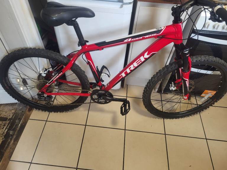 26" trek series 4900 with hydraulic brakes and lock on forks