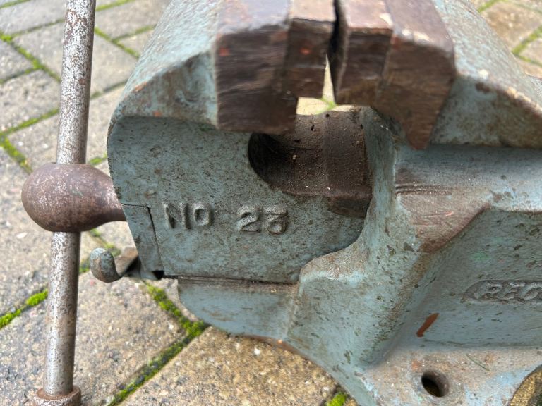 Heavy duty record No 23 bench vice with quick release 