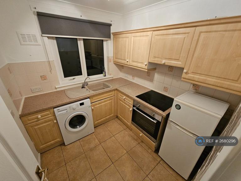 1 bedroom flat in Blackthorn Avenue, Kirkintilloch, G66 (1 bed) (#2680296)