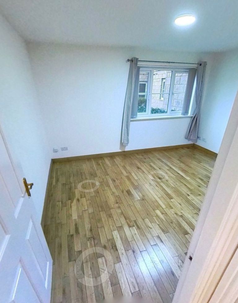 Ground Floor 2 Bedroom Flat in Queens Crescent, Next to Livingston North Station with Secure Entry 