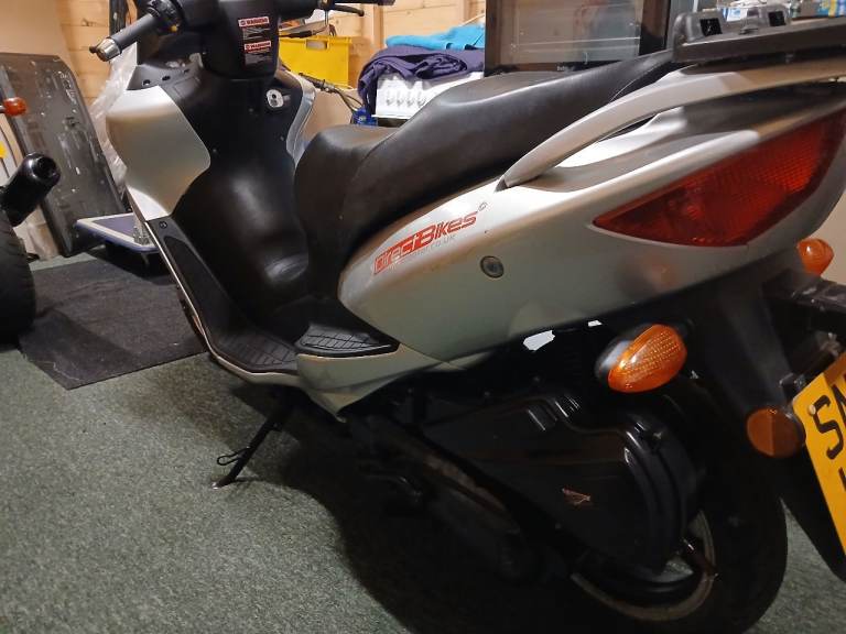 Direct Bikes 2017 Motor Scooter 125cc for sale in Good Working Condition
