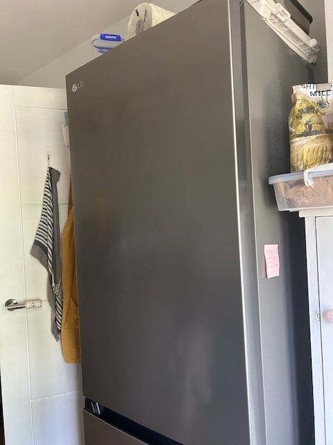LG Freestanding Fridge Freezer – Silver, As Good As New