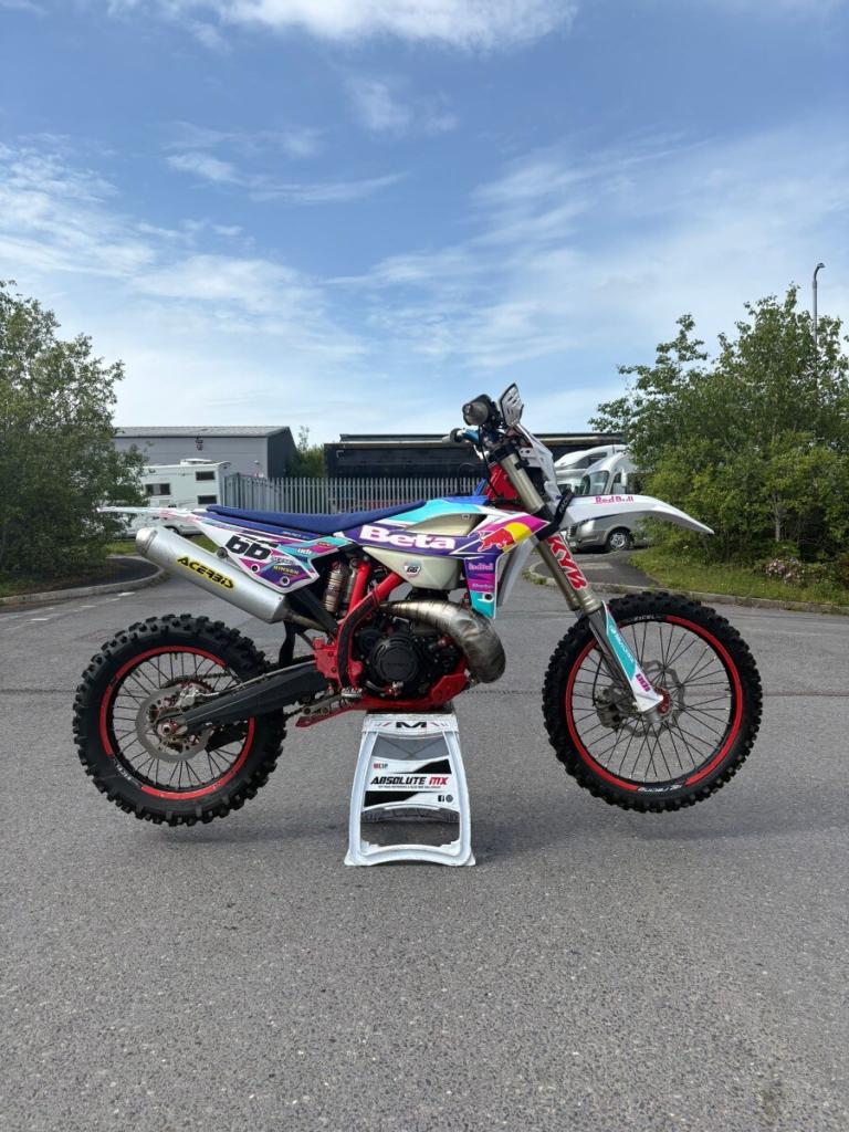 2022 BETA 300RR ROAD LEGAL