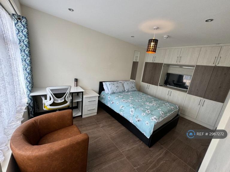 1 bedroom in Chudleigh Gardens, Sutton, SM1 (#2967272)