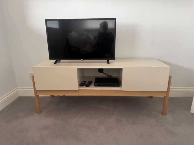 *REDUCED* Heals TV Stand Scandi 