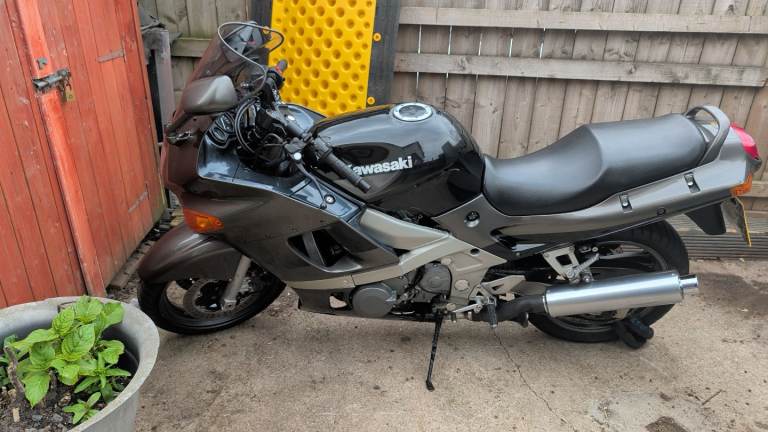 Kawasaki ZZR 600 Triumph wanted 
