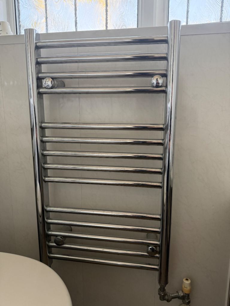 Chrome tower rail radiator 