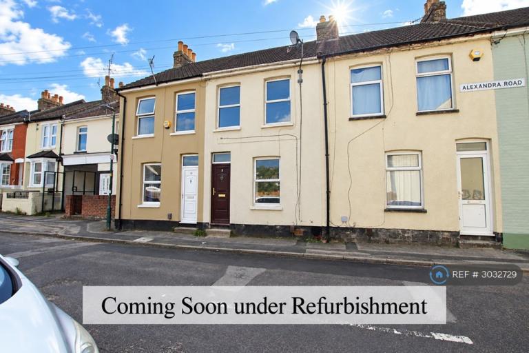 3 bedroom house in Alexandra Road, Chatham, ME4 (3 bed) (#3032729)