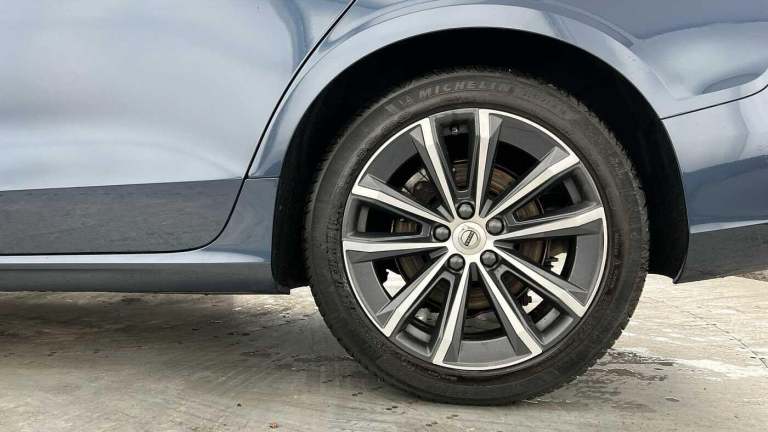 2021 Volvo V60 Momentum, B3 mild hybrid ESTATE Petrol/Electric Hybrid Automatic