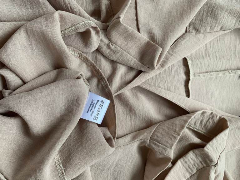 Saloos Plain Beige V-neck short Sleeve Buttoned Blouse Front Pintuck UK size 12