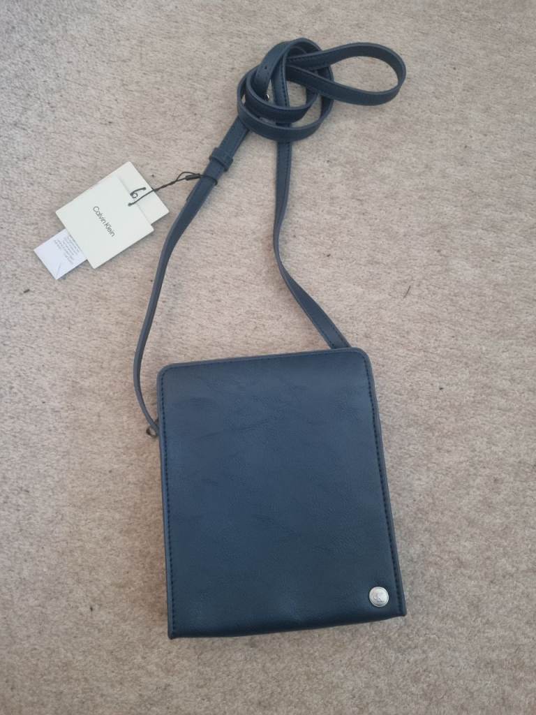 Calvin Klein New Shoulder Bag – Navy Blue Leather