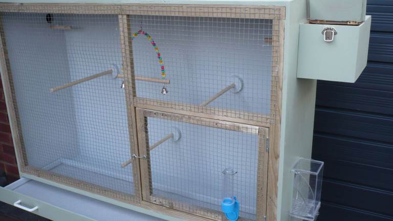 5FT LONG. NEW BIRD CAGE WITH 2 NEST BOXES & ALL NEW ACCESORIES