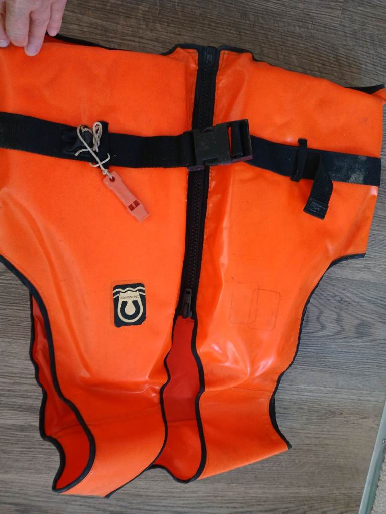 Life jacket 