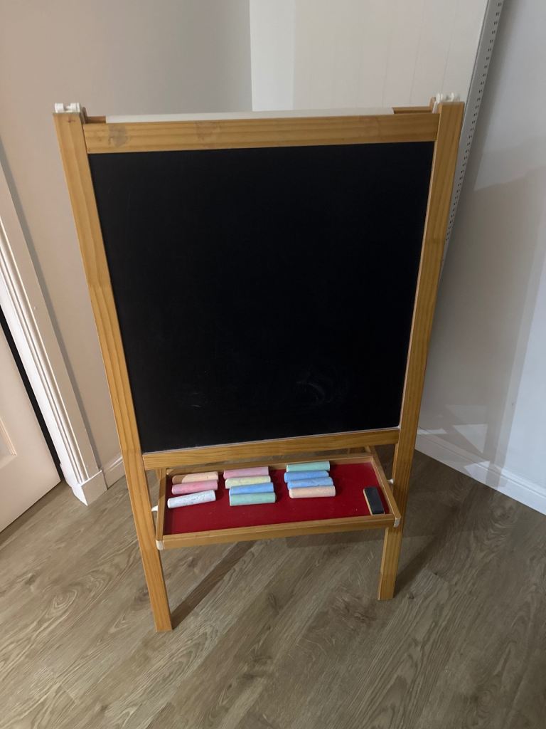 Kids Black/White Easel with Paper Including Chalk 