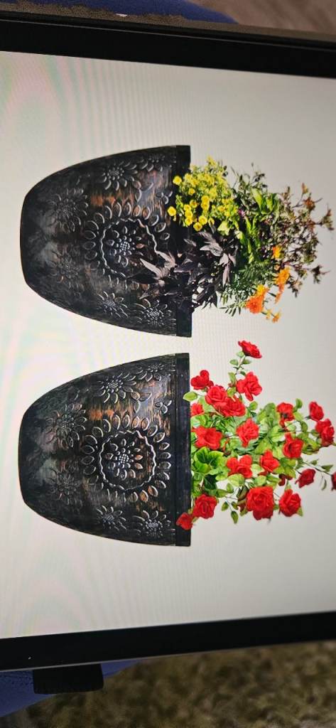 Plastic round Chengdu Garden Pots x 2. New