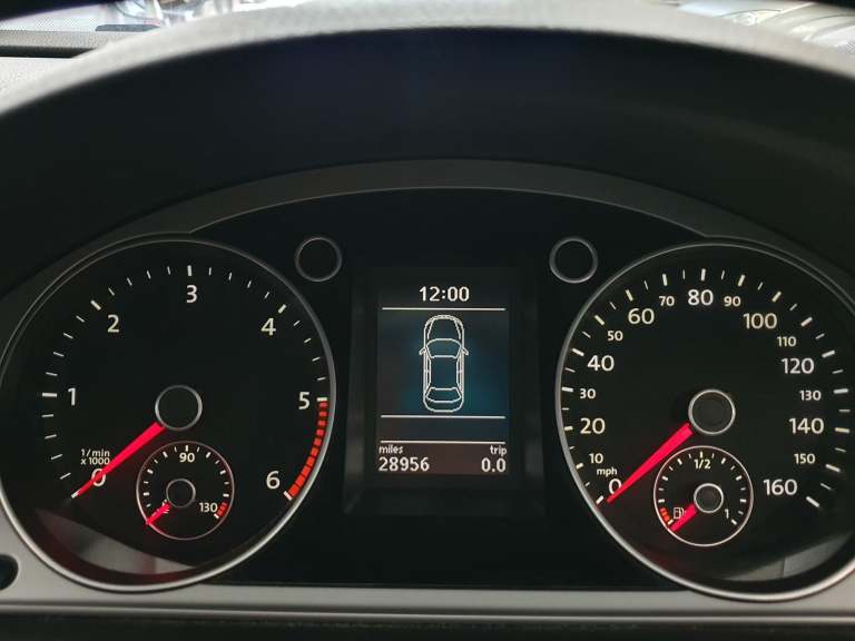 VOLKSWAGEN PASSAT 1.6 TDI BLUEMOTION * GEN 28,000 MILES * FSH* £35 TAX* AMAZING 