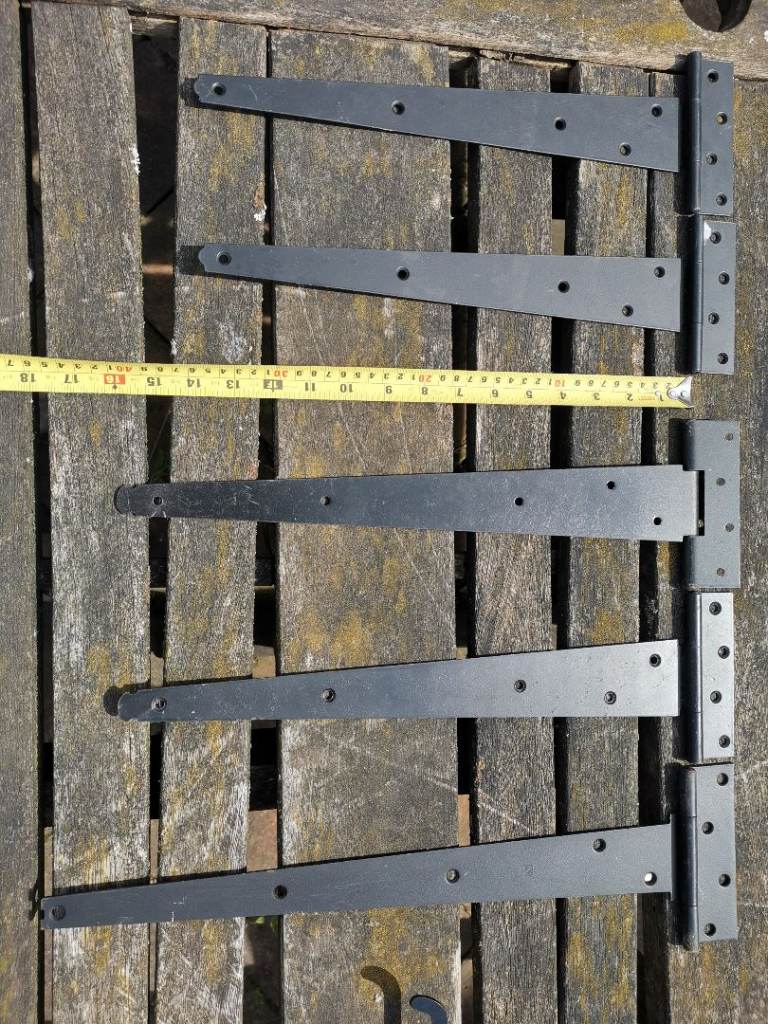 5 door t hinges and 1 Suffolk latch