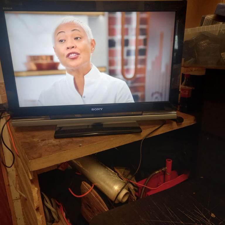 sony 32 inch lcd hd tv,used tested,no remote,works with buttons