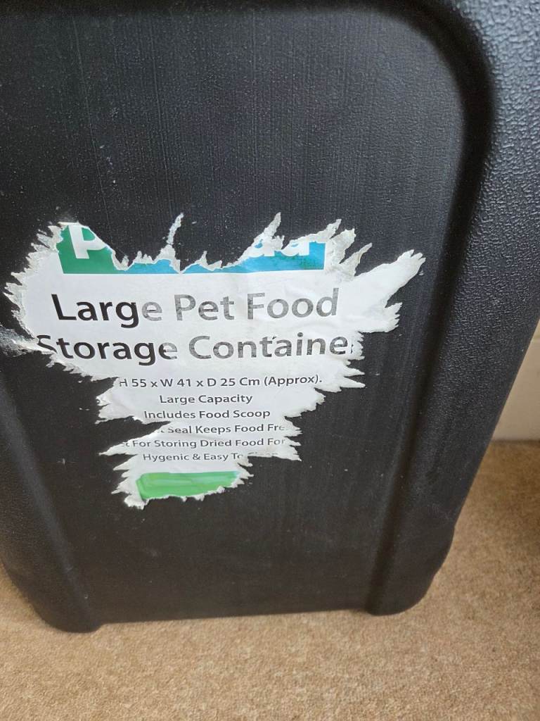 Large pet food container 