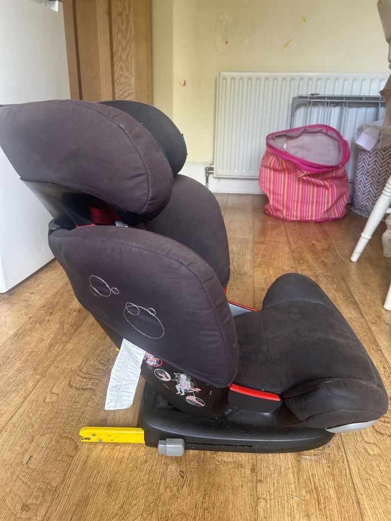 Maxi-Cosi Rodifix AirProtect Child Car Seat. Fits 3½-12 Yrs in Black
