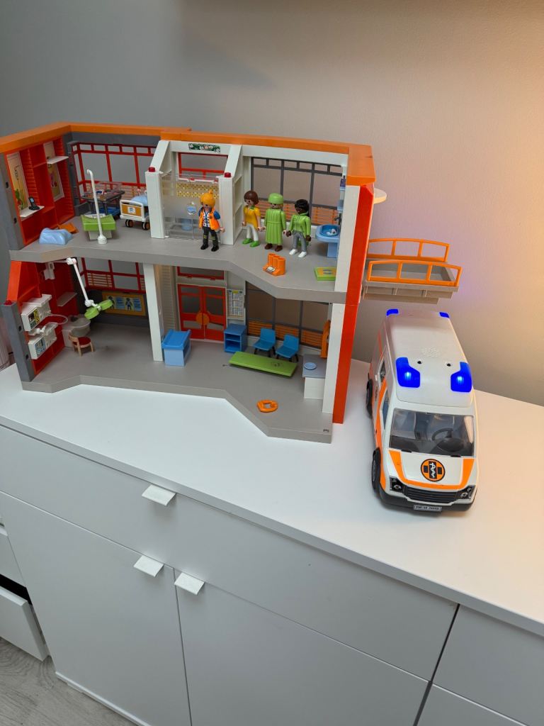 Playmobil hospital and ambulance 