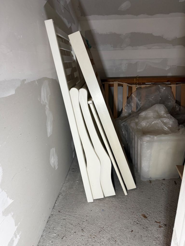 White Wooden day bed/ Cot – Good Condition