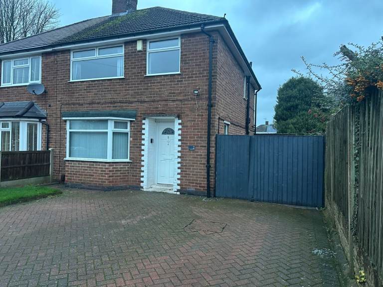 3 Bed Large spacious 3 bed Property in Kirkby in Ashfield