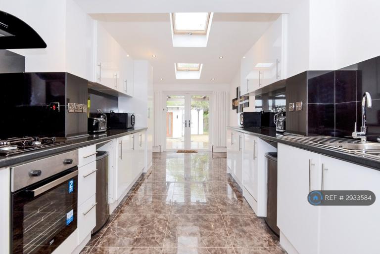 1 bedroom flat in Love Lane, Newbury, RG14 (1 bed) (#2933584)